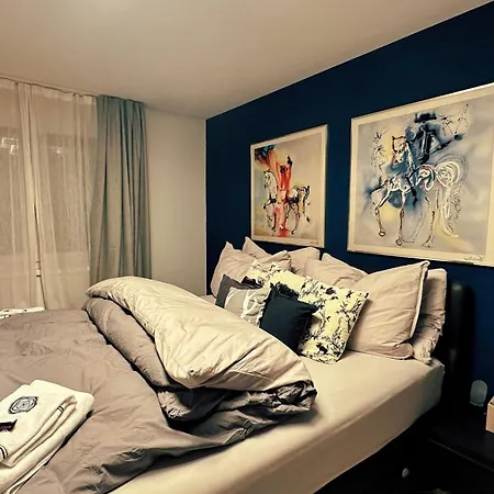 Piz Alpina Grosse, Moderne Mit Bergsicht