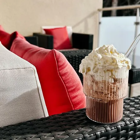 Piz Alpina Grosse, Moderne Mit Bergsicht * Ostrava