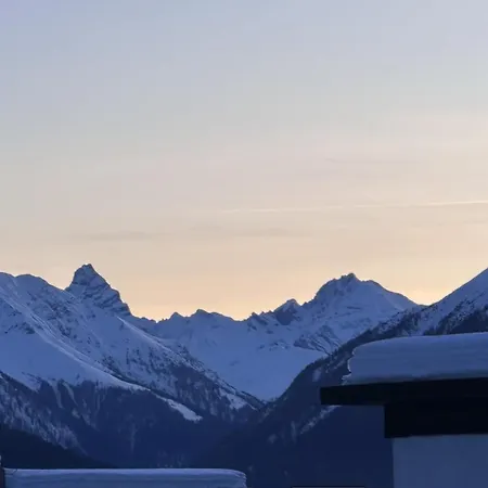Piz Alpina Grosse, Moderne Mit Bergsicht *